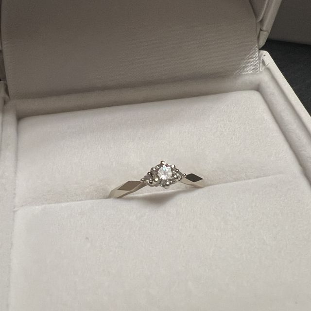 【JKPLANET(JKプラネット)の口コミ】 リングが角ばったデザインが珍しくダイヤモンドが映えるところに一目惚れ…