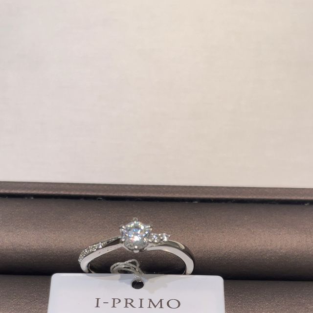【アイプリモ(I-PRIMO)の口コミ】 ウェーブデザインの指輪を探しに行きました。
こじんまりしていて可愛い印…