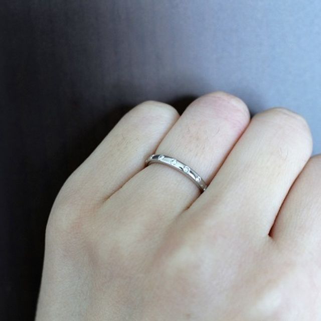 【ブルガリ(BVLGARI)の口コミ】 ７つ均等にダイヤモンドを並べているデザインに一目惚れしました。
上品で…