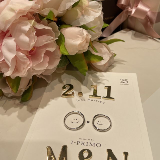 【アイプリモ(I-PRIMO)の口コミ】 ウェーブの形で指が綺麗に細長く見えます。
ペア感のある指輪のため、2人…