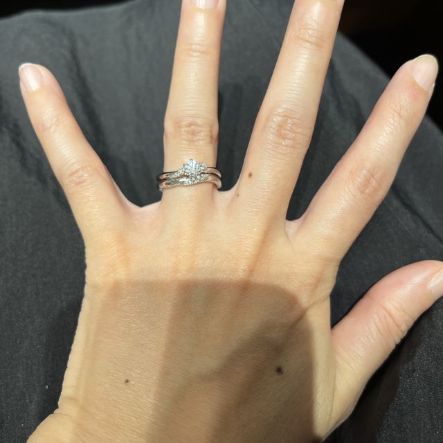 【銀座ダイヤモンドシライシの口コミ】 普段使いも出来るくらい手に馴染みやすいデザインだけれども、シンプル過…