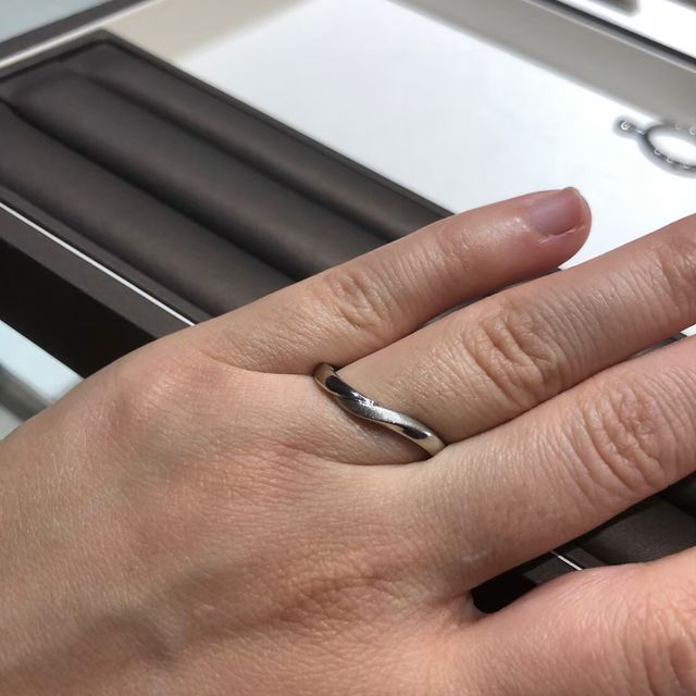 【銀座ダイヤモンドシライシの口コミ】 お互い毎日着用することを前提としていたので、素材はプラチナと決めてお…