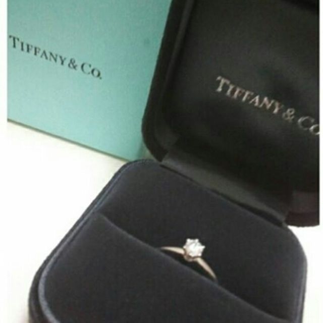 【ティファニー(Tiffany & Co.)の口コミ】 プロポーズの指輪といえばティファニーだと幼い頃から夢見ていました。
格…