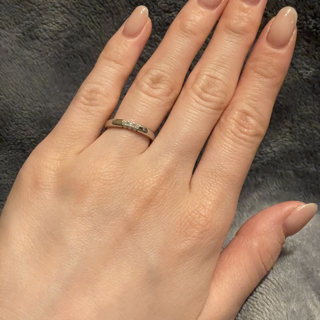 【ラザール ダイヤモンド(LAZARE DIAMOND)の口コミ】 気に入ったのはデザイン太さ厚みです。スクエアタイプが好みなので見つけ…