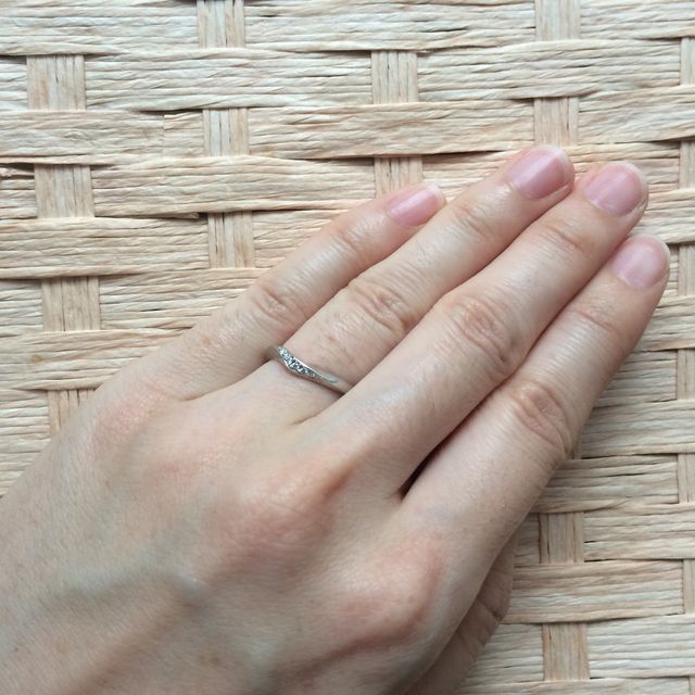 【BRILLIANCE+(ブリリアンスプラス)の口コミ】 シンプルなものが欲しかったのですが、シンプルなのに特徴的なウェーブラ…