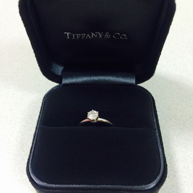 【ティファニー(Tiffany & Co.)の口コミ】 ずっと憧れだったティファニーの指輪がほしくて、形はつめの6つあるこの形…