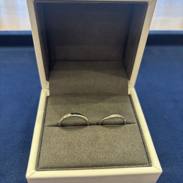 【ECRIN(エクラン)の口コミ】 ダイヤモンドの入り方斜めになっていて可愛く、とても輝いています。リン…