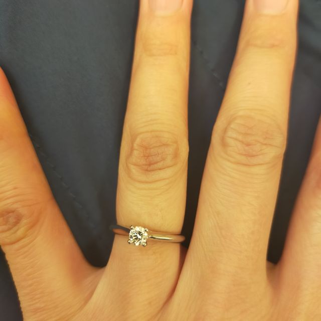 【カルティエ(Cartier)の口コミ】 輝き方がとても綺麗で、手元、指先を見る度に、指輪の存在感を感じられる…