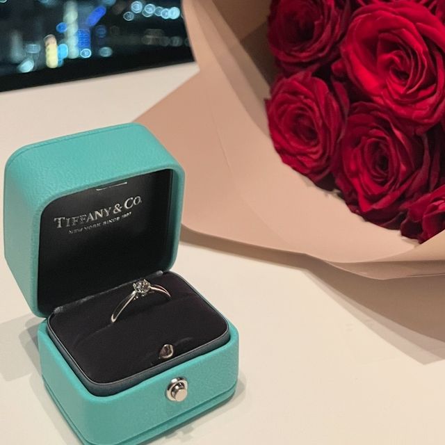 【ティファニー(Tiffany & Co.)の口コミ】 3つの石が並んでいる結婚指輪と、大きめのダイヤのついている婚約指輪にし…