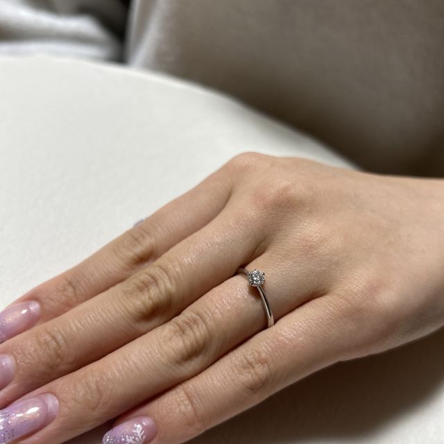 【銀座ダイヤモンドシライシの口コミ】 シンプルで手がとても綺麗に見えるところがおすすめです。ゴテゴテした派…