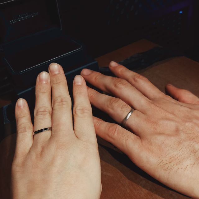 【銀座ダイヤモンドシライシの口コミ】 私の指輪は全体的にデコボコ感のあるデザインで、自分の手や指の形に合わ…