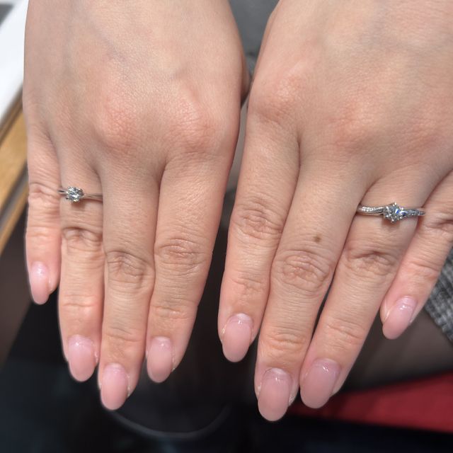 【銀座ダイヤモンドシライシの口コミ】 デザインもシンプルで素敵です。
さらにダイヤモンドも際立つデザインでさ…