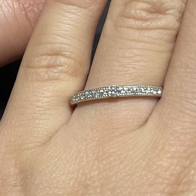 【エクセルコダイヤモンド(EXELCO DIAMOND)の口コミ】 ハーフエタニティで真ん中にダイヤモンドが大きく一粒ついてあるデザイン…