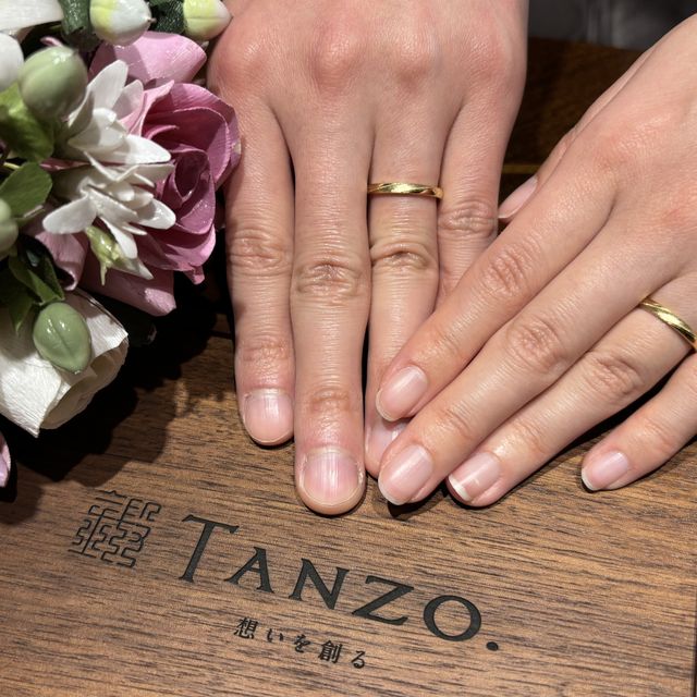 【TANZO.(鍛造指輪)の口コミ】 シンプルなデザインでグリーンゴールドが映えます。手元での輝きを抑えた…