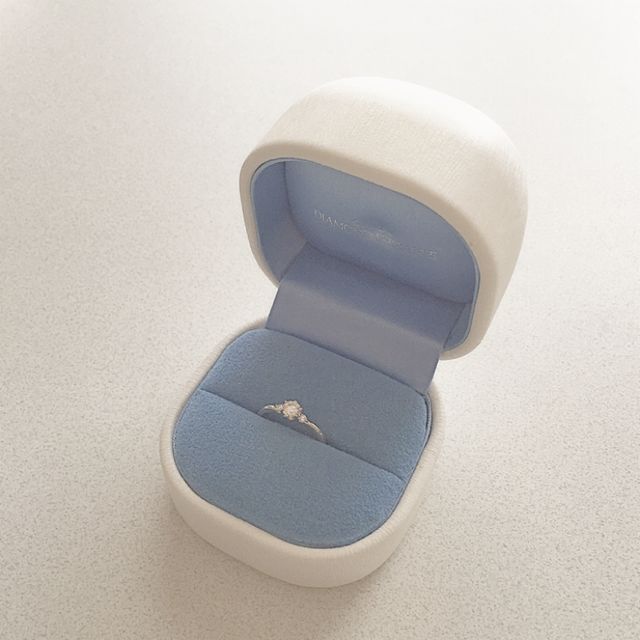 【銀座ダイヤモンドシライシの口コミ】 友人がダイヤモンドシライシさんの婚約指輪をしていて、そのときからの憧…