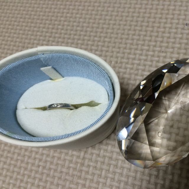 【canal4℃(カナルヨンドシー)の口コミ】 指を長く見せるようなデザインで、ダイヤモンドの石がはいってるデザイン…