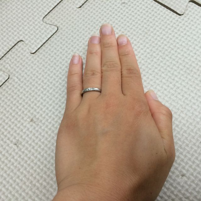 【canal4℃(カナルヨンドシー)の口コミ】 指を長く見せるようなデザインで、ダイヤモンドの石がはいってるデザイン…