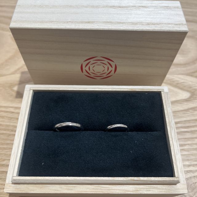 【出雲結(いずもゆい)の口コミ】 シンプルなデザインでとても可愛いです。
プラチナでサイズ7.5号のスリム…