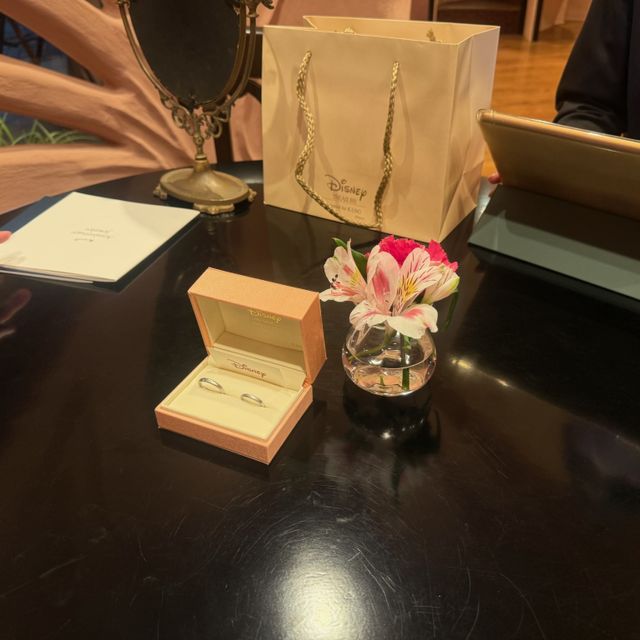 【ケイウノ ブライダル(K.UNO BRIDAL)の口コミ】 　もともとあるデザインから指輪を選ぶこともできますが、そこから自分た…