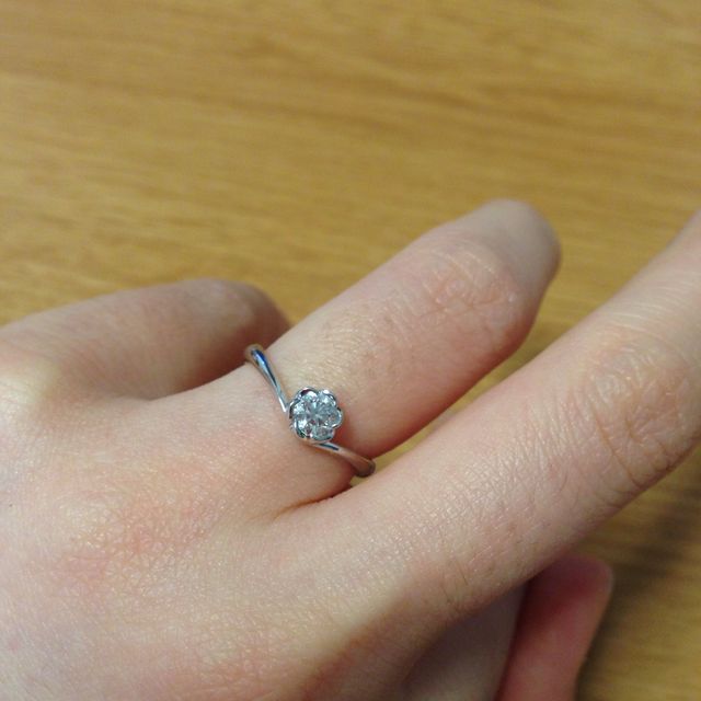 【TRECENTI(トレセンテ)の口コミ】 指輪の希望はプラチナで一つダイヤであること、そして花が好きなので、花…