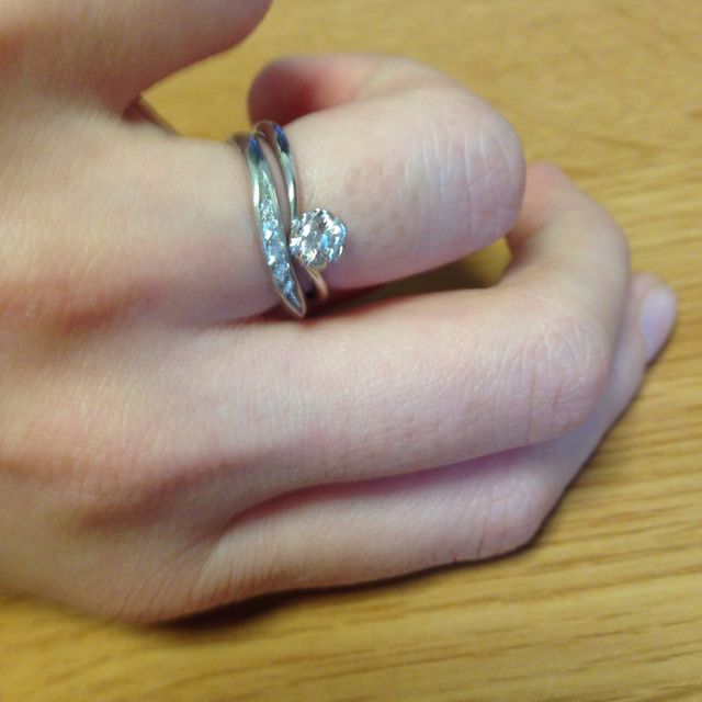 【TRECENTI(トレセンテ)の口コミ】 指輪の希望はプラチナで一つダイヤであること、そして花が好きなので、花…