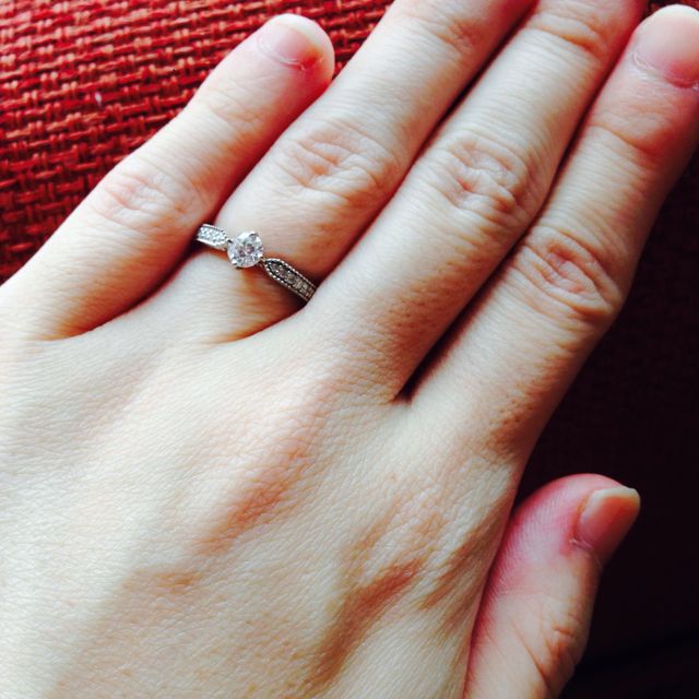 【ミルフローラ(Milluflora)の口コミ】 デザインの美しさにひかれ購入しました。トップのダイヤが大きく、リング…