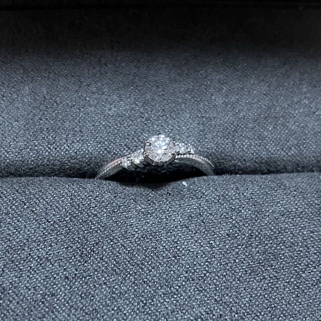 【BOASORTE(ボアソルテ)の口コミ】 ミル打ちのデザインが珍しく、全体的にかわいい印象で即決で決めました。…