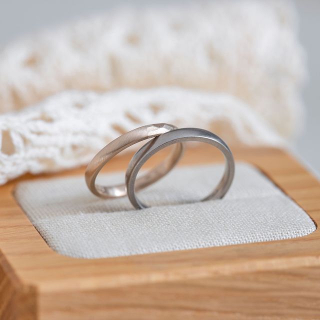 【Cayof(カヨフ)の口コミ】 ベースとなるデザインがいくつかあり、そこから素材やリング幅、テクスチ…