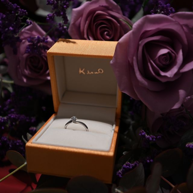 【ケイウノ ブライダル(K.UNO BRIDAL)の口コミ】 よくあるタイプのストレートの指輪ではなく、少しウェーブがかった指輪を…