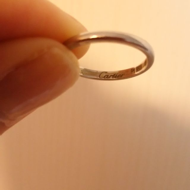 【カルティエ(Cartier)の口コミ】 主人と一緒に購入して、男性が指輪に慣れていないことからあまりゴツゴツ…