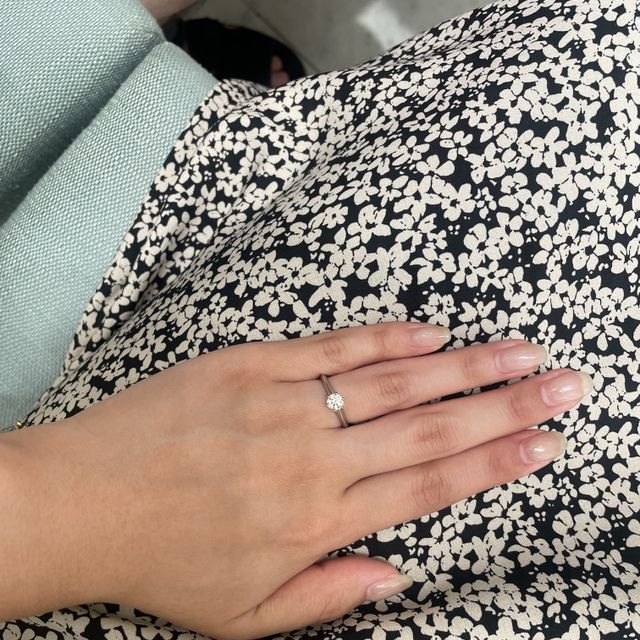 【BIJOUPIKO(ビジュピコ)の口コミ】 シンプルな婚約指輪を探していて来店しました。様々なシンプルなデザイン…