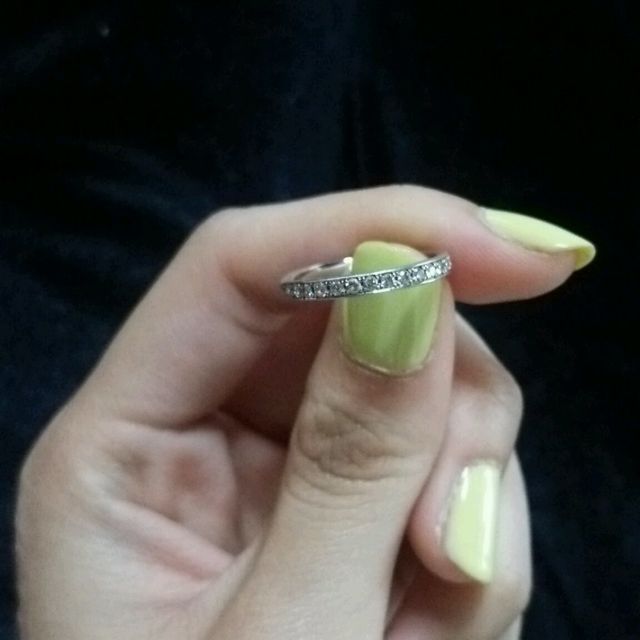 【4℃ BRIDAL(ヨンドシーブライダル)の口コミ】 結婚指輪を買う事となり、夫と二人で買いに行きました。私は指輪を買うな…