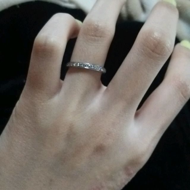 【4℃ BRIDAL(ヨンドシーブライダル)の口コミ】 結婚指輪を買う事となり、夫と二人で買いに行きました。私は指輪を買うな…