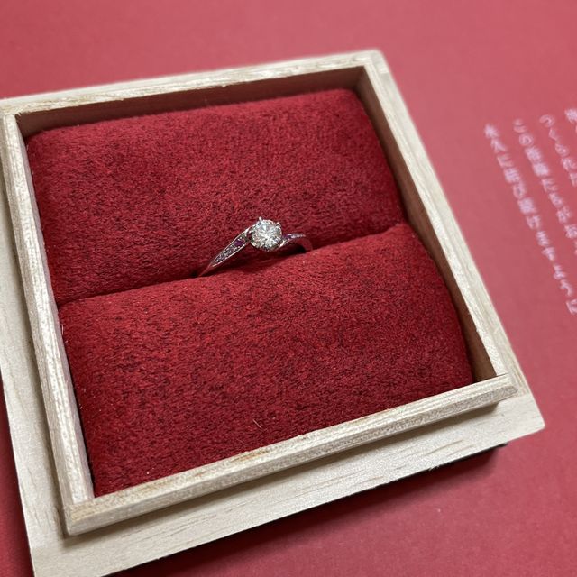 【出雲結(いずもゆい)の口コミ】 和風でシンプルなデザイン。指が細く、綺麗に見えます。
日本人らしい奥ゆ…