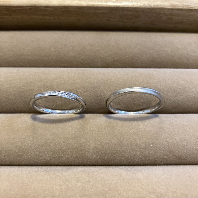 【銀座ダイヤモンドシライシの口コミ】 普段使いができるよう、プラチナにしました。
シンプルでありながら、繊細…