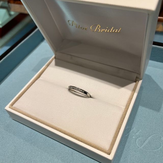 【PILOT BRIDAL(パイロットブライダル)の口コミ】 デザインは、彫り留めのハーフエタニティです！ハーフよりは少し少ないか…