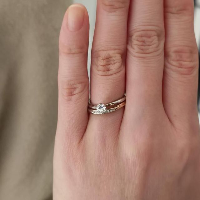 【俄(にわか)の口コミ】 華美過ぎないものが好みだったので、形はソリティアかメレがいいと考えて…