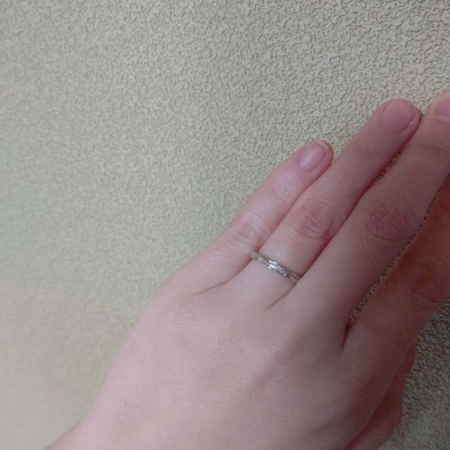 【BOASORTE(ボアソルテ)の口コミ】 シンプルで長く使えるデザインを探していたので、この指輪に決めました。
…