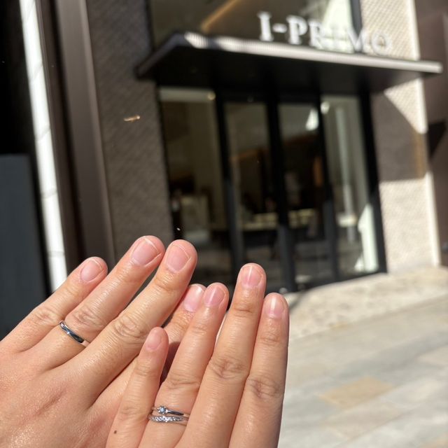 【アイプリモ(I-PRIMO)の口コミ】 女性側はダイヤモンドが沢山散りばめられていてデザインが可愛くどの角度…