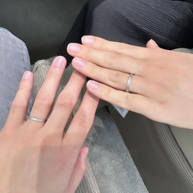 【アイプリモ(I-PRIMO)の口コミ】 マットなデザインの指輪を何点か試着させていただいて、こちらはその中の…