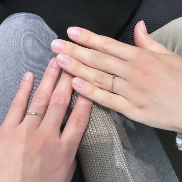 【アイプリモ(I-PRIMO)の口コミ】 いくつかのウェーブデザインのリングを試着した中のひとつです。私の手に…