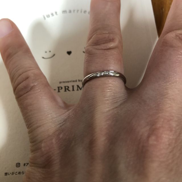 【アイプリモ(I-PRIMO)の口コミ】 いつでも着けてても自然なデザインを気に入りました。女性のダイヤの石も…