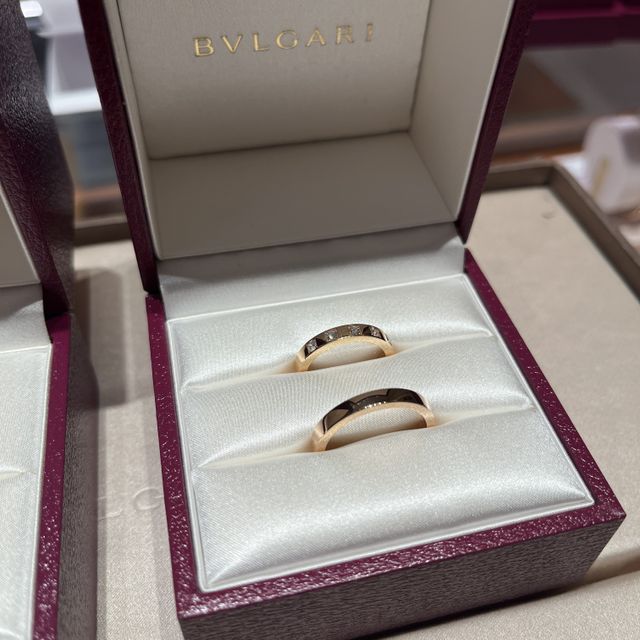 【ブルガリ(BVLGARI)の口コミ】 ゴールドで細すぎないデザイン、5つのダイヤがキラキラしているところが気…