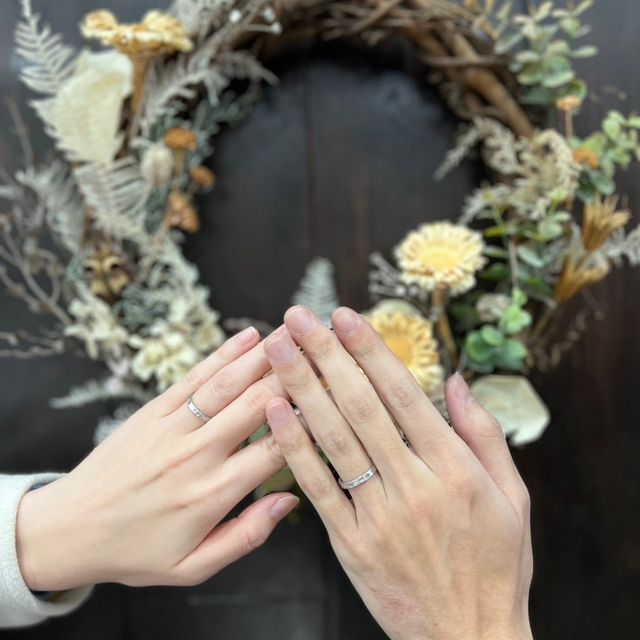 【鎌倉彫金工房の口コミ】 1本のプラチナ棒を自分で打ち付けて槌目模様をつけ、バーナーで接着させや…