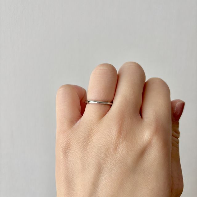 【ケイウノ ブライダル(K.UNO BRIDAL)の口コミ】 他ではあまり見ないデザインではありつつ、指を長く綺麗に見せてくれるデ…