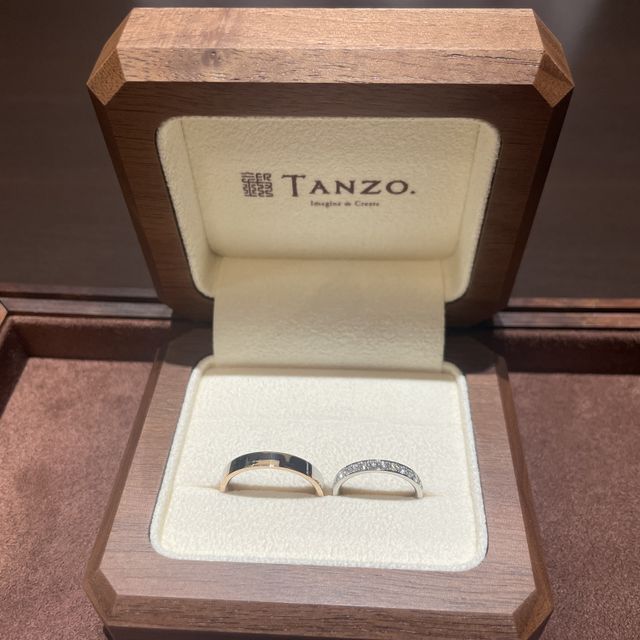 【TANZO.(鍛造指輪)の口コミ】 デザインが自分で決めれたのが良かったです。
ダイヤがついているのもがよ…