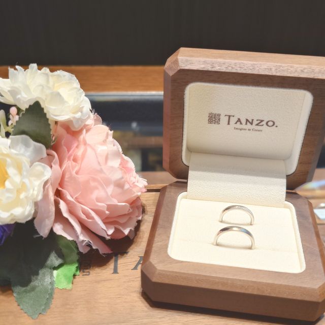 【TANZO.(鍛造指輪)の口コミ】 ペアだけどちょっと違う2人が好みなデザインにしました。
色々なパターン…