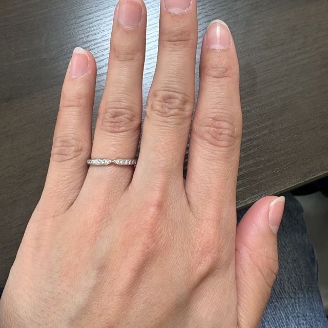 【HOSHI no SUNA 星の砂(ほしのすな)の口コミ】 1本だけつけた時でも華やかさがありながら、派手すぎないデザインがとても…