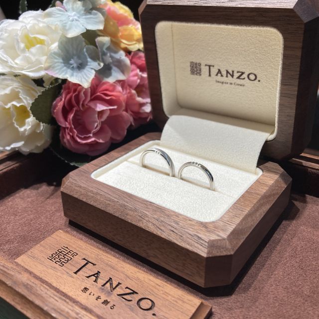 【TANZO.(鍛造指輪)の口コミ】 斜めのヘアラインが好みです。お互いの似合うデザインや好きなデザインが…