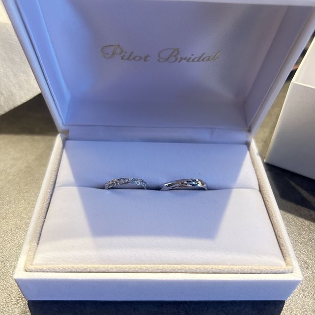 【PILOT BRIDAL(パイロットブライダル)の口コミ】 形やデザインが綺麗なのはもちろんですが、とても指にフィットしていて付…